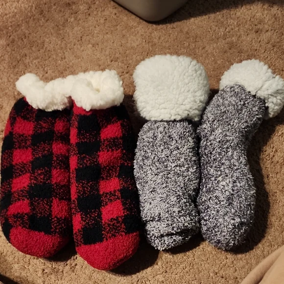Muk Luks Red and Black Plaid & Gray Fuzzy Socks - Picture 1 of 1